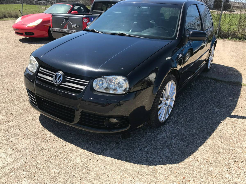 Illustration for article titled At $8,750, Could This 2004 VW R32 Be Your Golf With Balls?